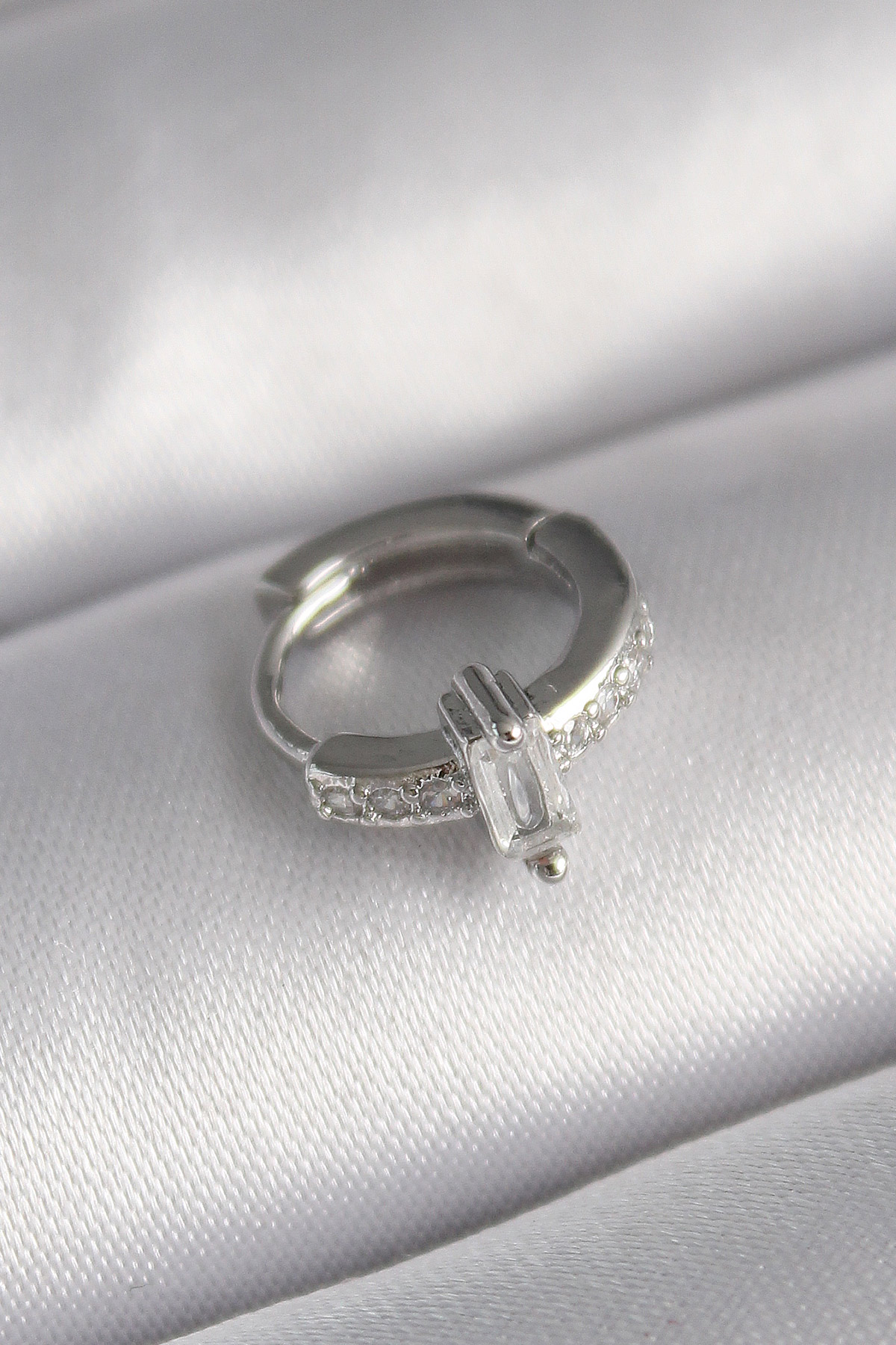 316L Çelik Gümüş Renk Zirkon Taşlı Tragus Piercing TJ-PR1307